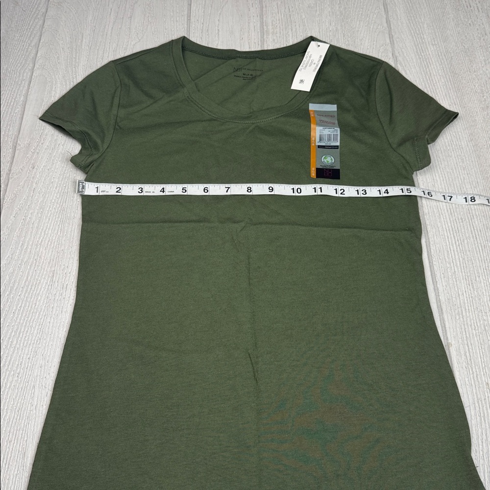 NWT Solid Olive green t-shirt, layering, Junior, Medium Size 7- 9 - Picture 3 of 6